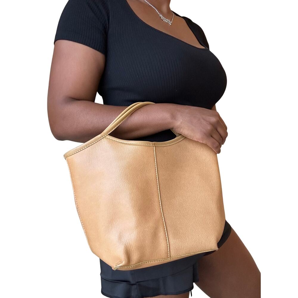 🥶 Faux Leather Tan Handbag - Picture 2 of 6